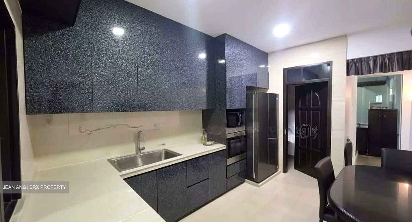 Kismis Residence (D21), Terrace #588734471